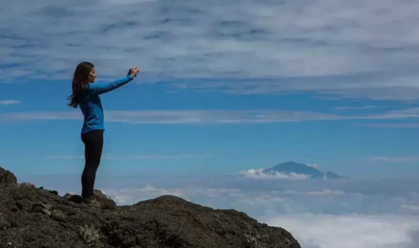Video Blogging Your Mount Meru Trek